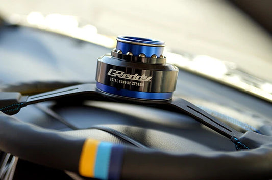 WORKS BELL RAPFIX II Quick Release Steering Wheel Hub - Blue / Black The all new "RAPFIX II" featuring a revised one-touch, light weight design. A Collaboration Between TRUST (GReddy) x WORKS BELL