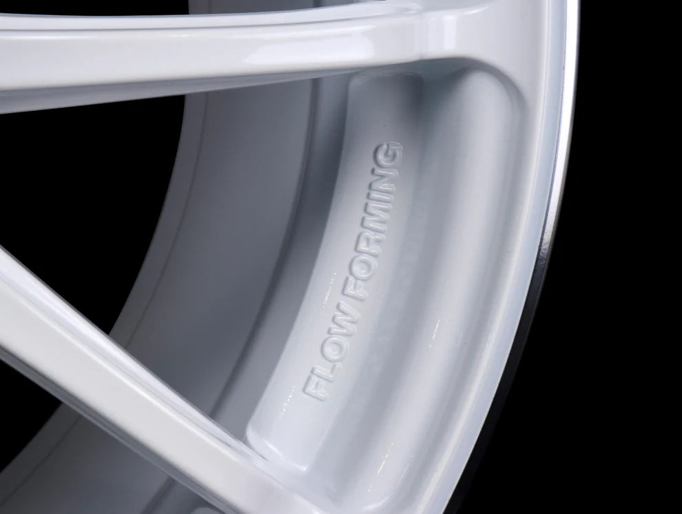 Advan Racing RZ III Wheels - Racing White Metallic / 18x9.5 / 5x114.3 / +35